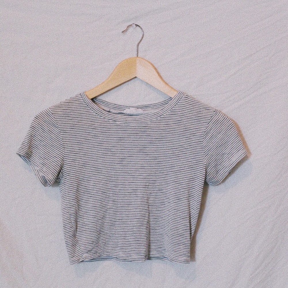 TILLYS CROPPED BLACK AND WHITE STRIPPED TEE SHIRT